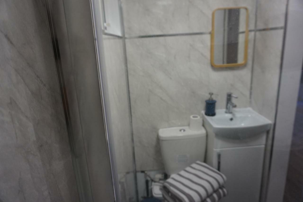Rjo Serviced Accommodation Purfleet Exterior photo